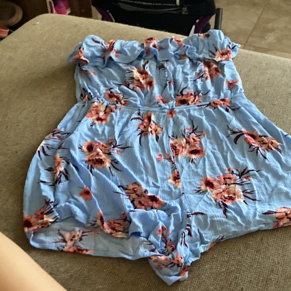 Floral romper - Picture 3 of 3